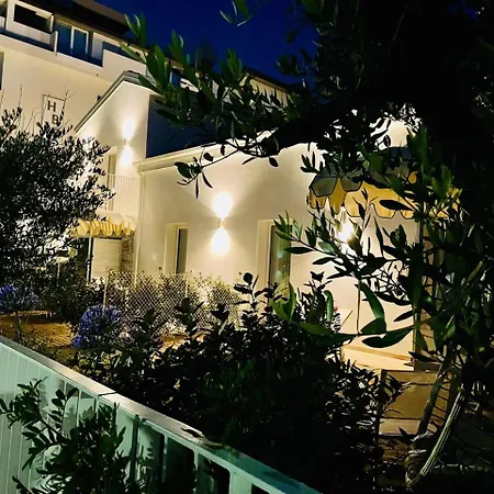 Le Agavi Luxory Surfhouse Apartmán *